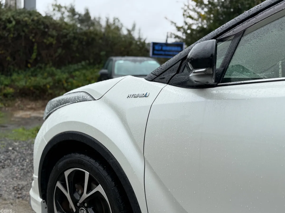 Toyota C-HR SUV, Petrol Hybrid, 2020, White