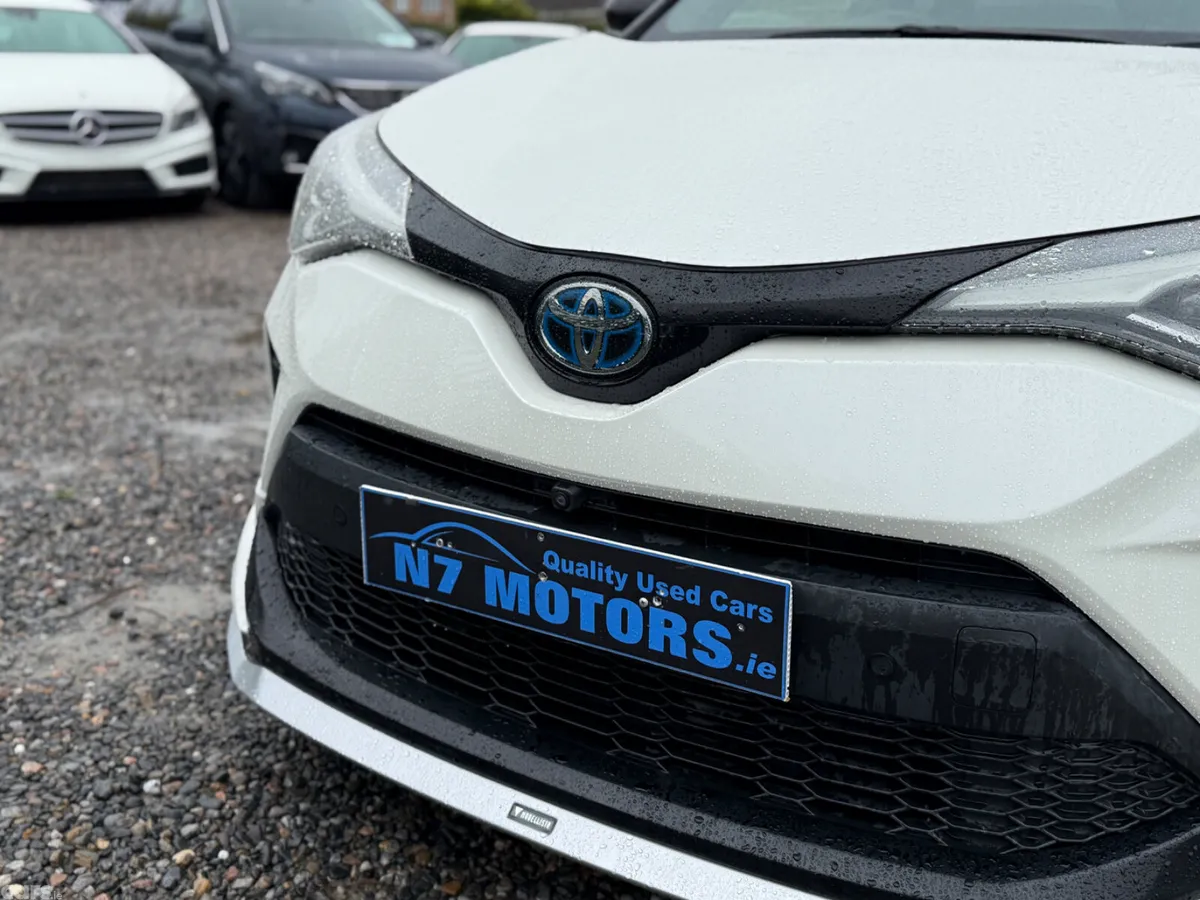 Toyota C-HR SUV, Petrol Hybrid, 2020, White