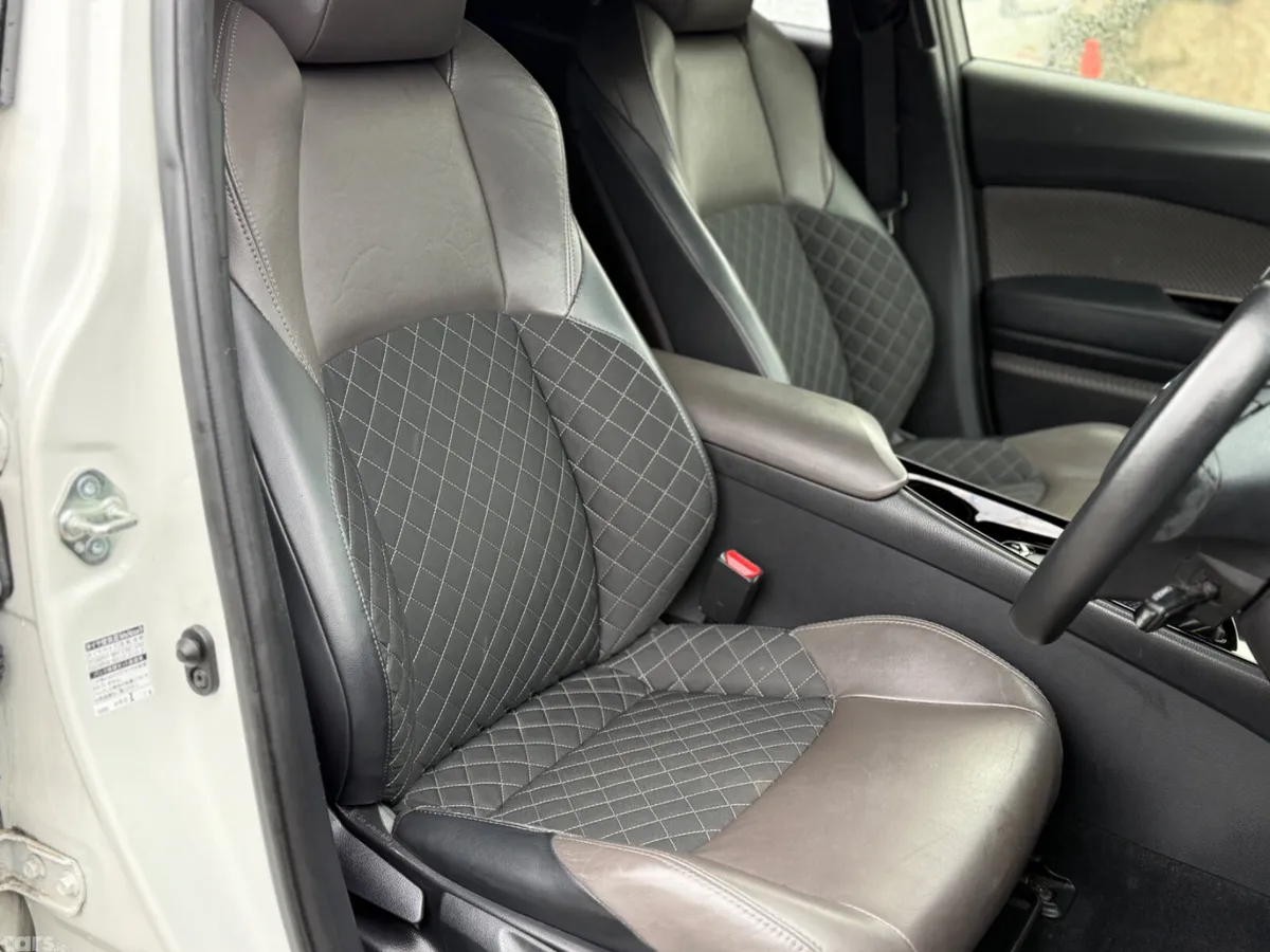 Toyota C-HR SUV, Petrol Hybrid, 2020, White