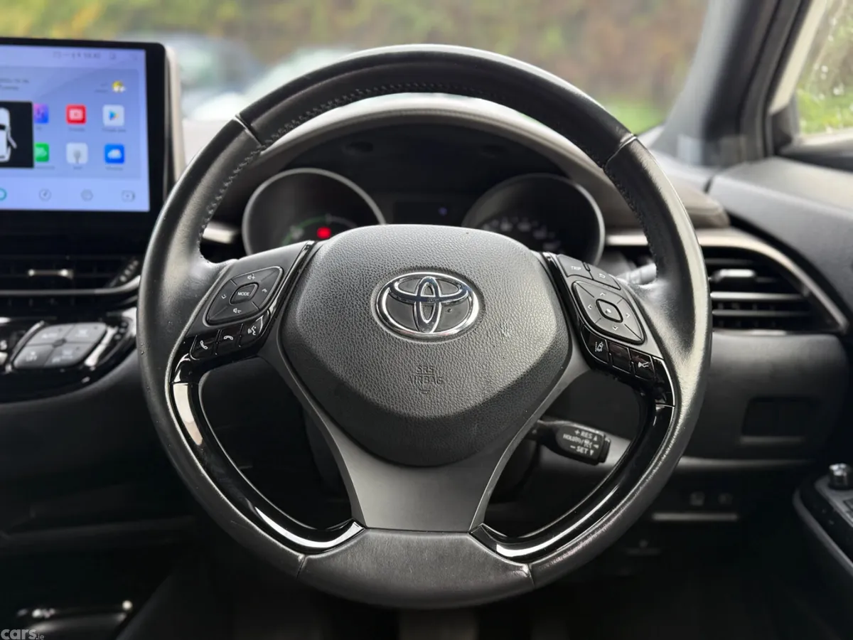 Toyota C-HR SUV, Petrol Hybrid, 2020, White