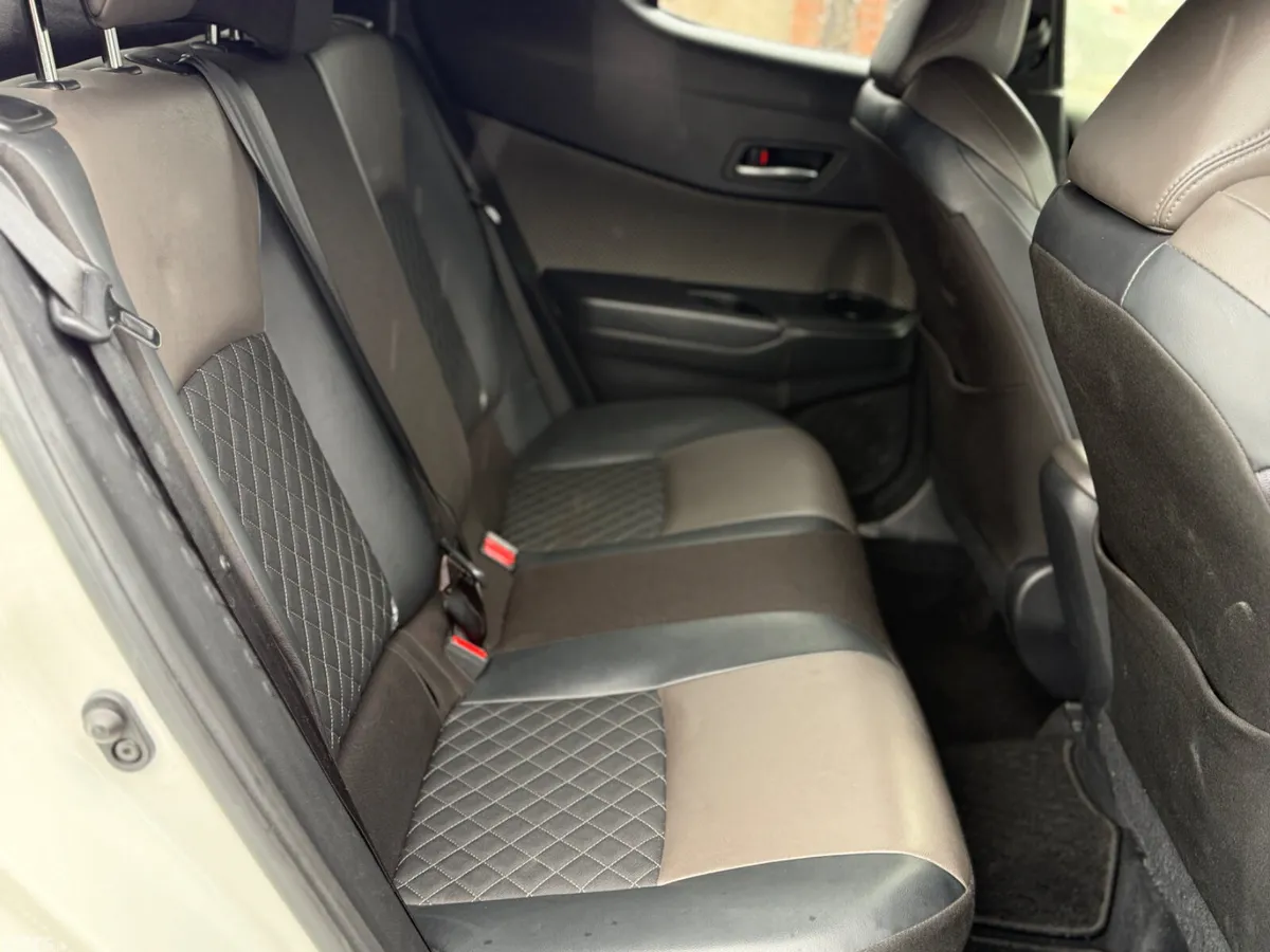 Toyota C-HR SUV, Petrol Hybrid, 2020, White