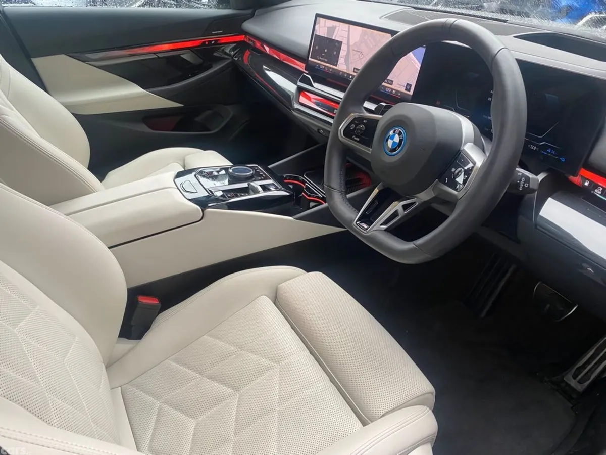 BMW 5-Series Estate, Petrol Plug-in Hybrid, 2025, Grey