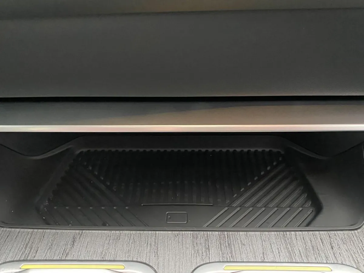 BMW i7 Saloon, Electric, 2024, Grey