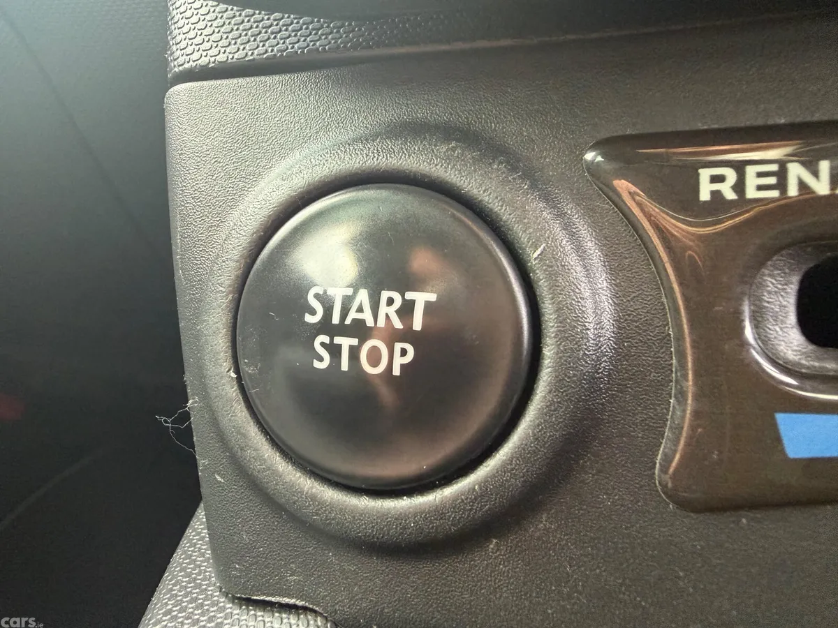 Renault Clio Hatchback, Petrol, 2013, Yellow