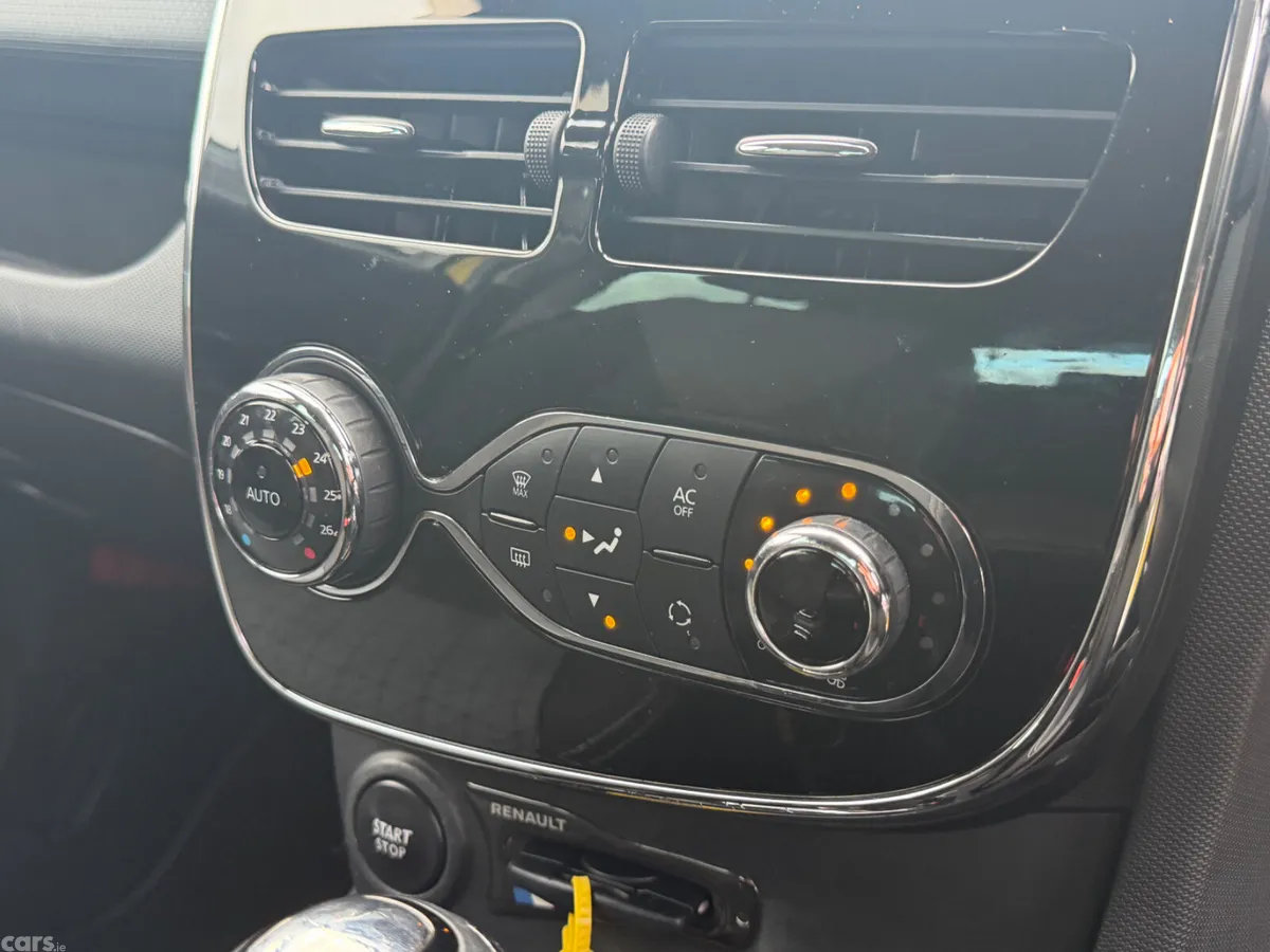 Renault Clio Hatchback, Petrol, 2013, Yellow