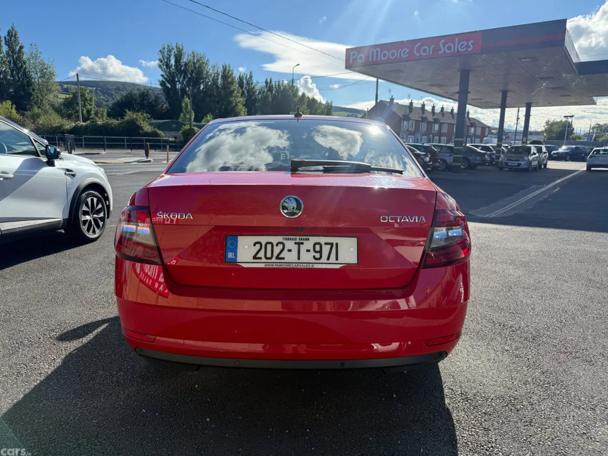 Skoda Octavia Saloon, Diesel, 2020, Red