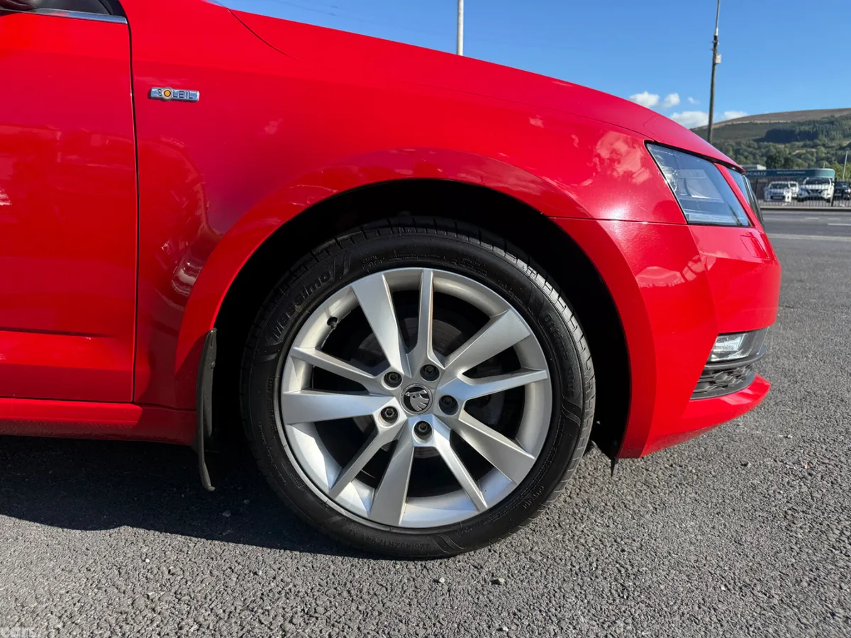 Skoda Octavia Saloon, Diesel, 2020, Red