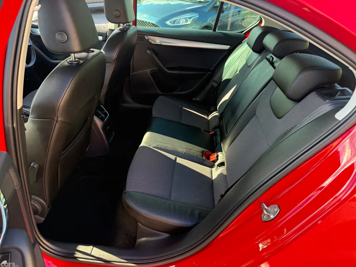 Skoda Octavia Saloon, Diesel, 2020, Red