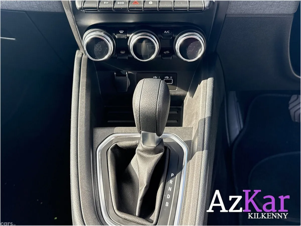 Renault Clio Hatchback, Petrol, 2024, White