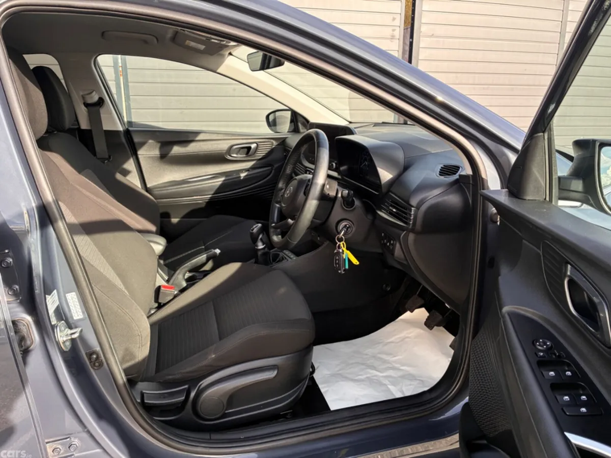 Hyundai i20 Hatchback, Petrol Hybrid, 2023, Grey