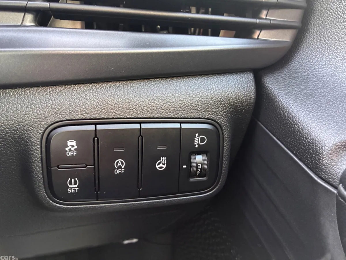 Hyundai i20 Hatchback, Petrol Hybrid, 2023, Grey