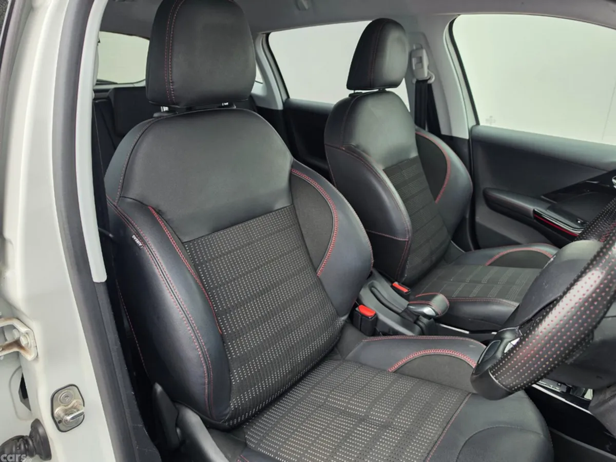 Peugeot 2008 Hatchback, Petrol, 2018, White