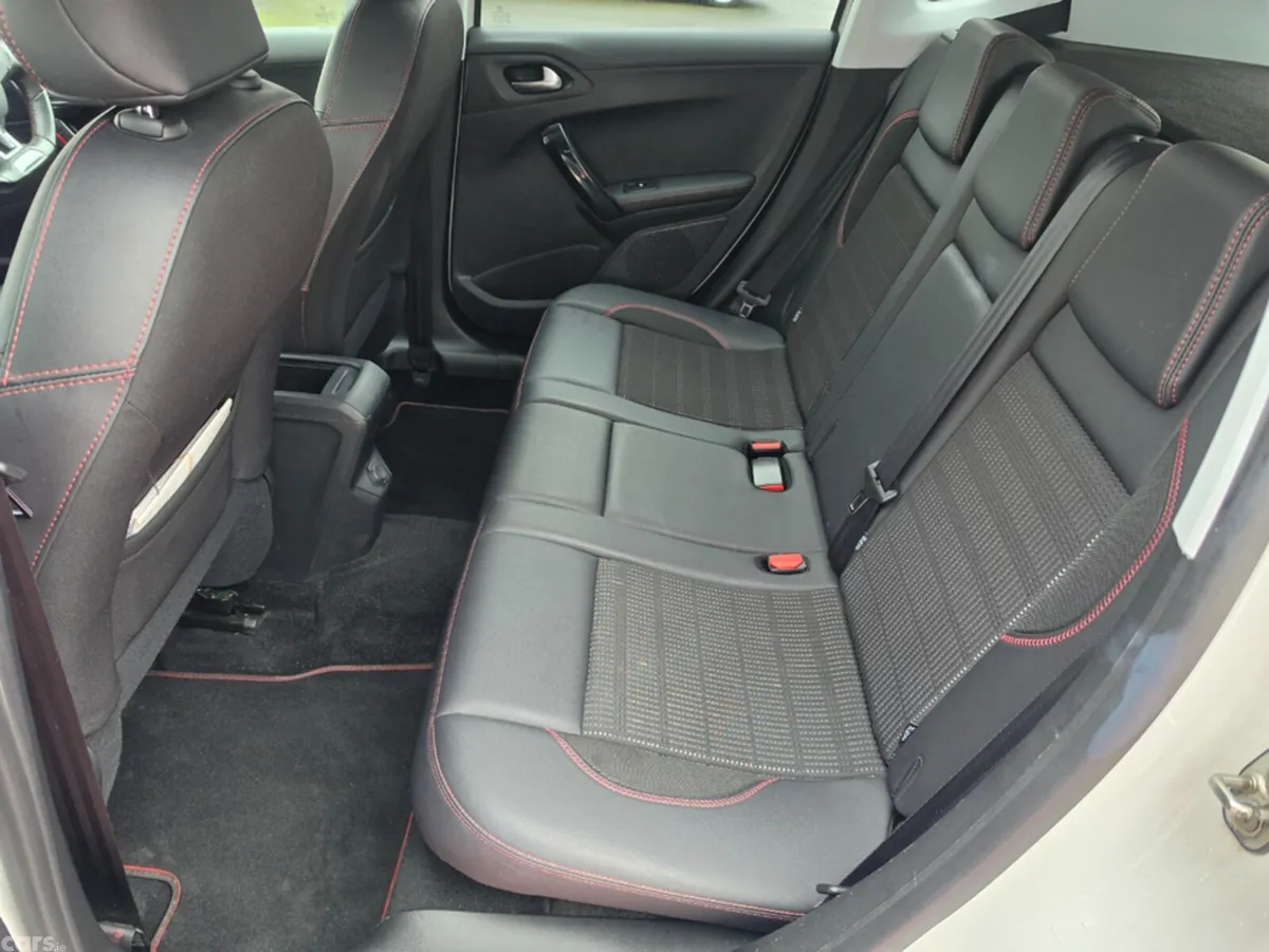 Peugeot 2008 Hatchback, Petrol, 2018, White