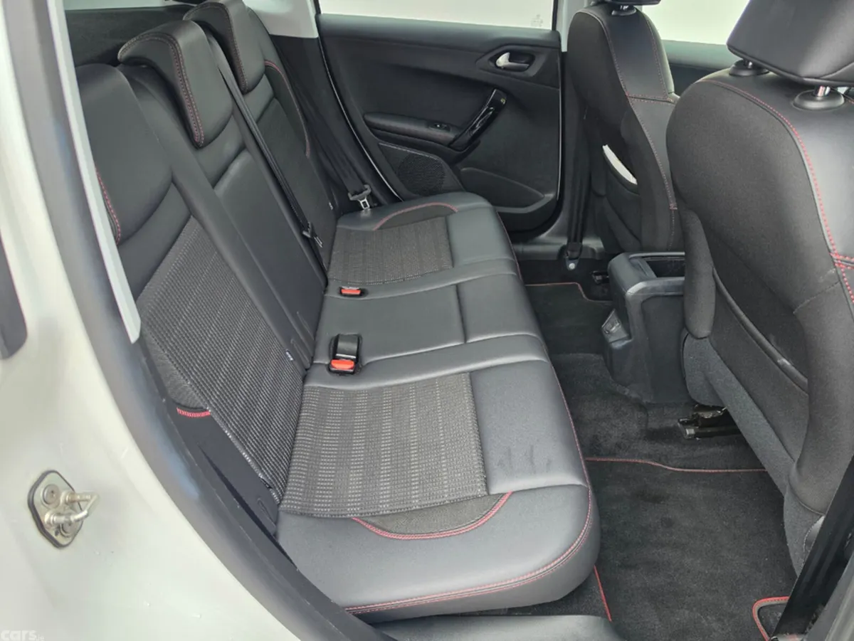 Peugeot 2008 Hatchback, Petrol, 2018, White