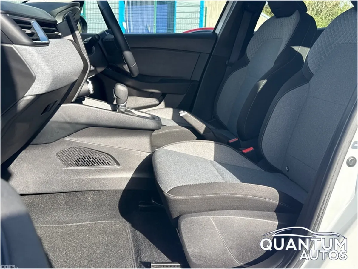 Renault Clio Hatchback, Petrol, 2024, White