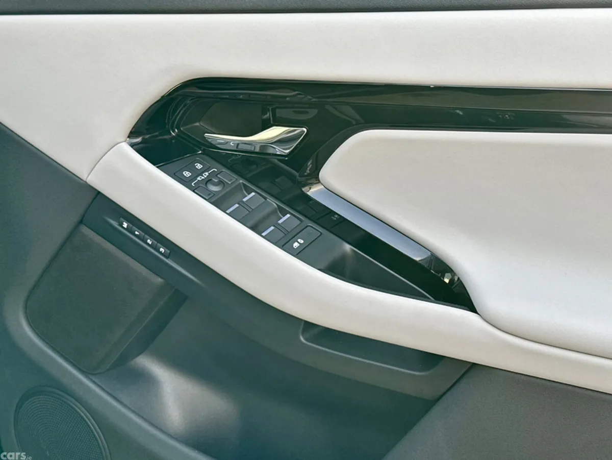 Land Rover Range Rover Evoque SUV, Petrol Plug-in Hybrid, 2026, Black