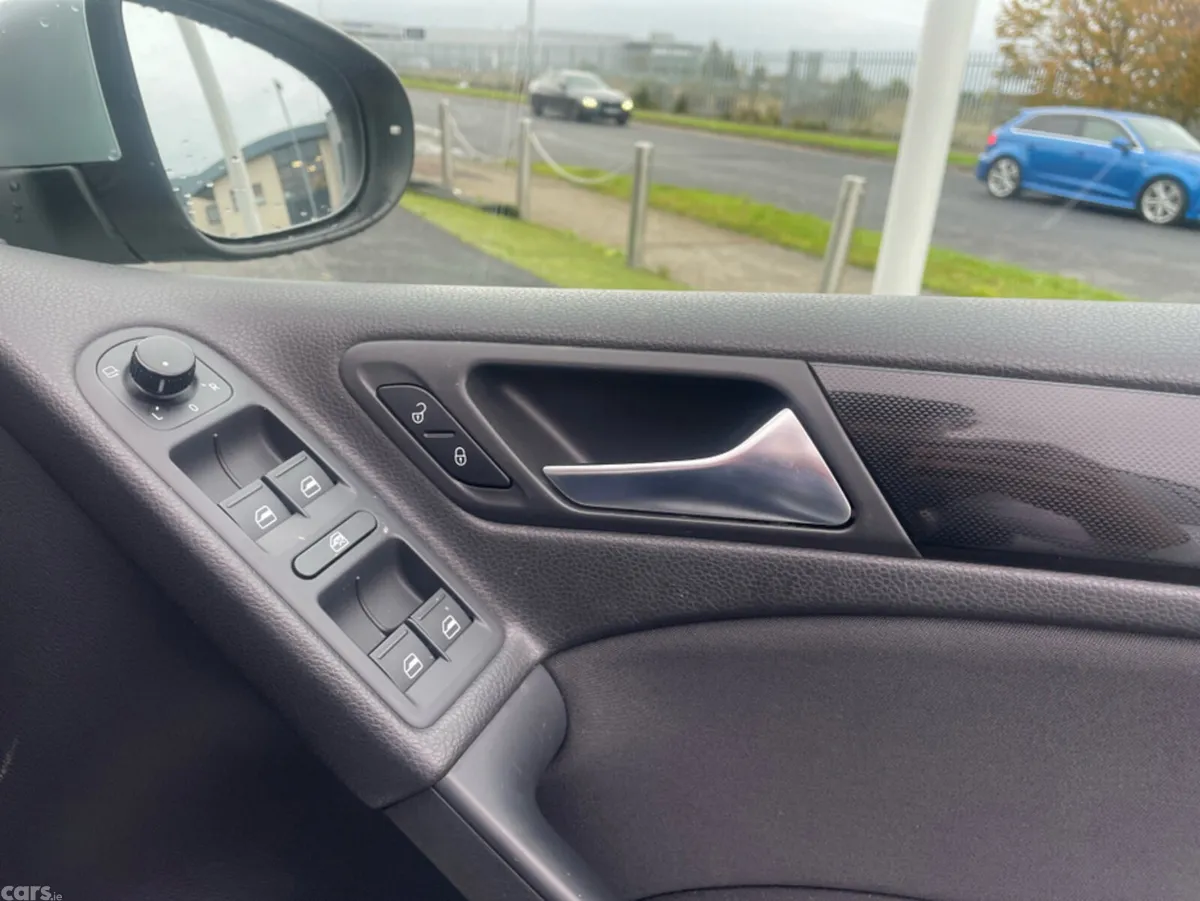 Volkswagen Golf Hatchback, Petrol, 2011, Silver