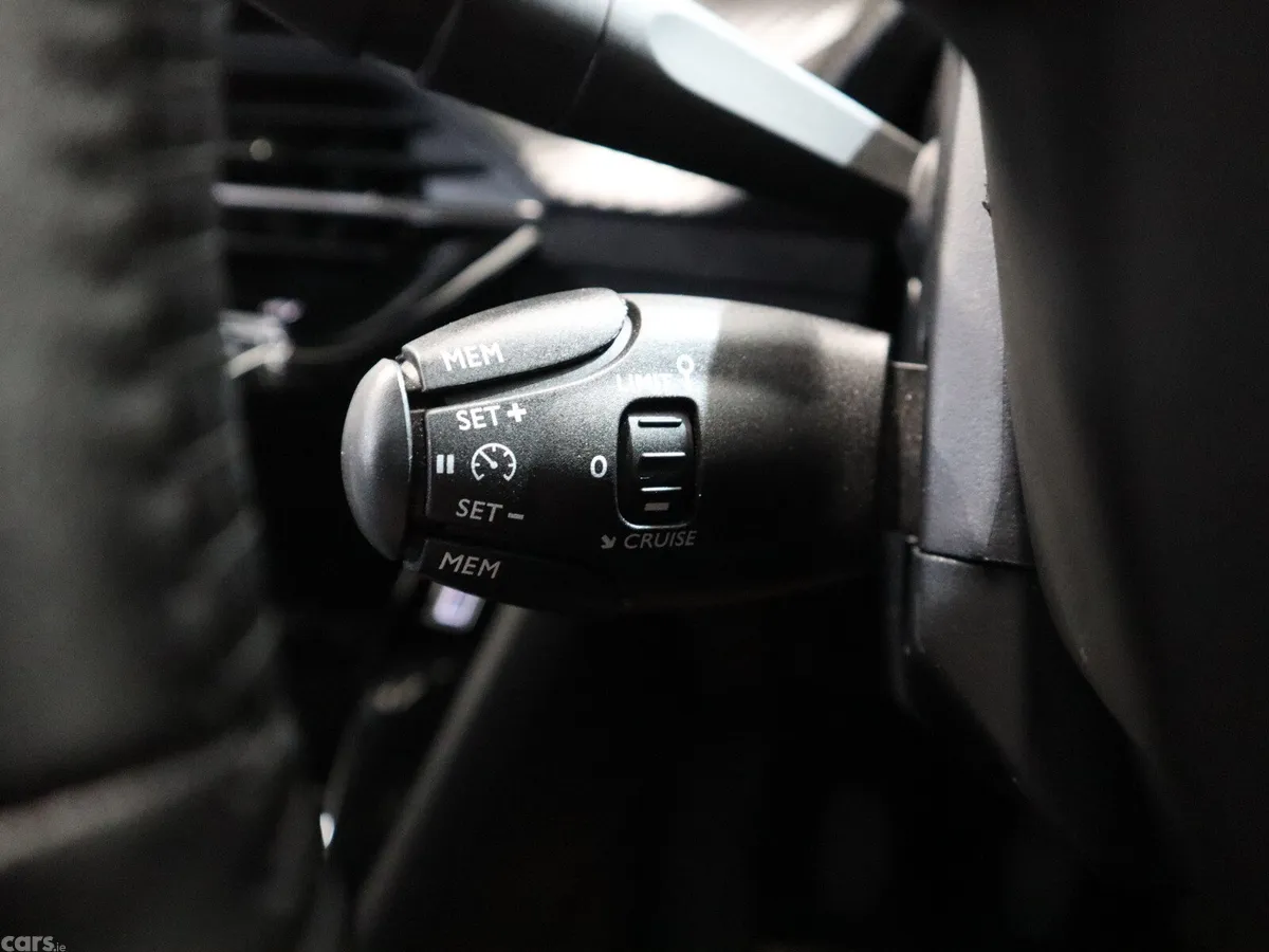 Peugeot 2008 MPV, Petrol, 2024, White