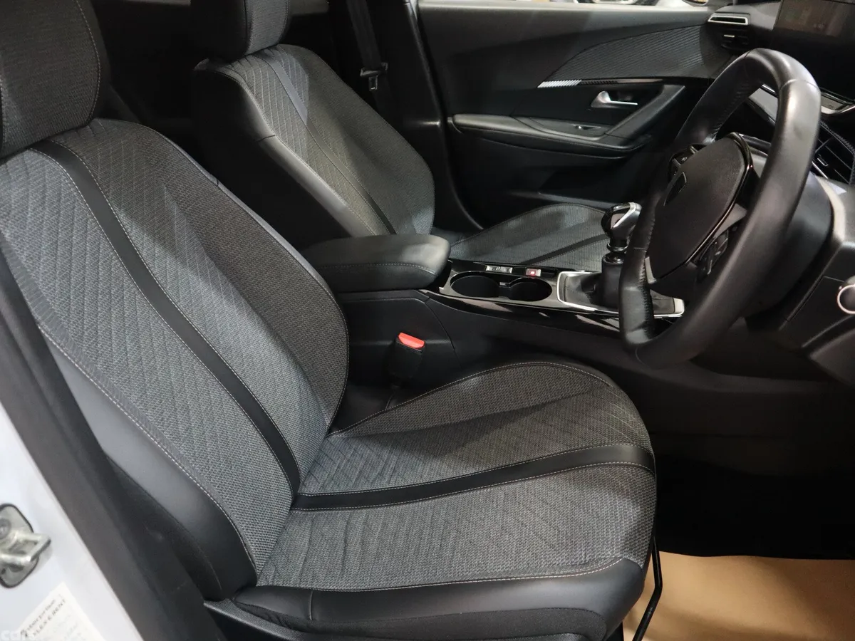Peugeot 2008 MPV, Petrol, 2024, White