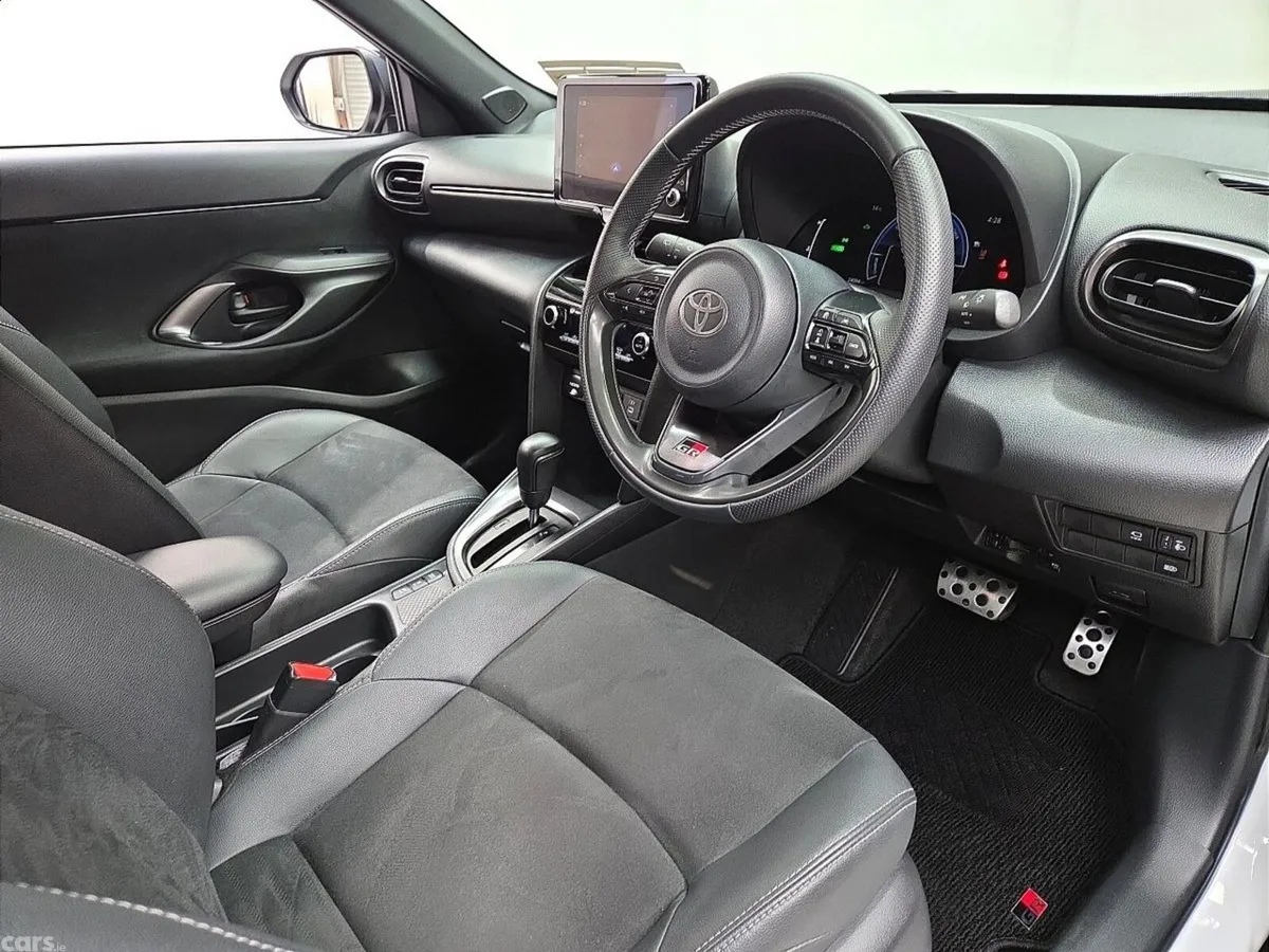 Toyota Yaris Cross Estate, Petrol Hybrid, 2024, White