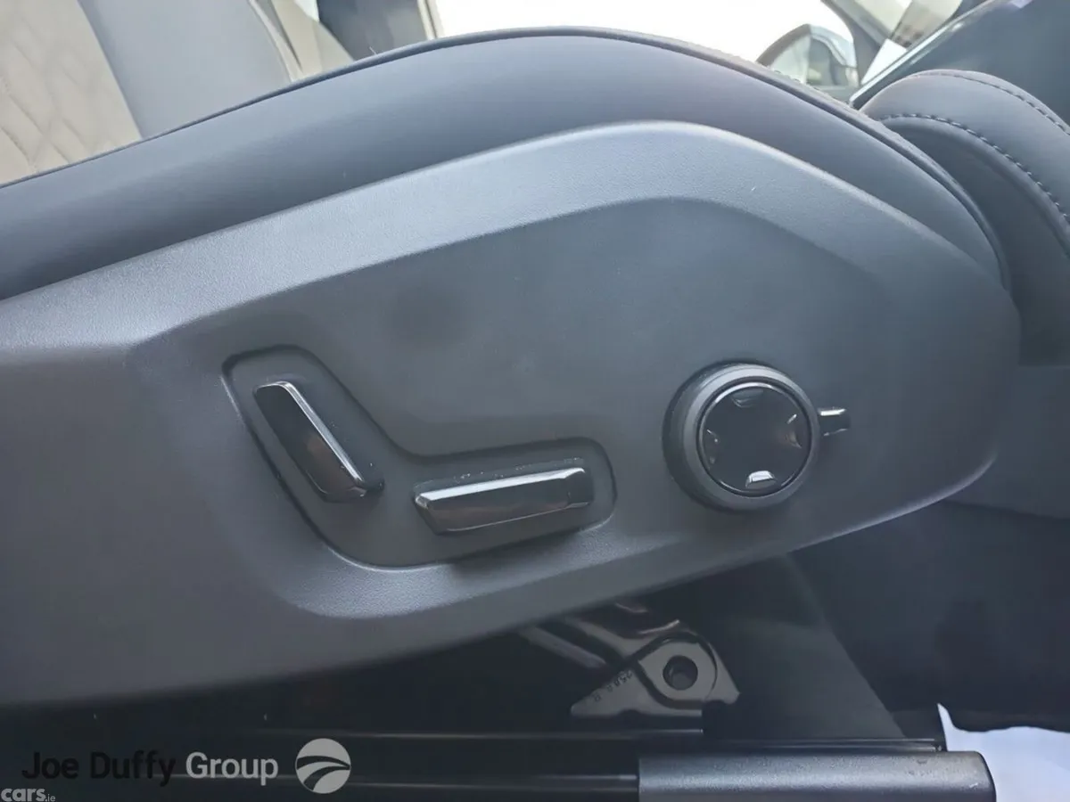 Volvo XC90 SUV, Petrol Plug-in Hybrid, 2025, Grey