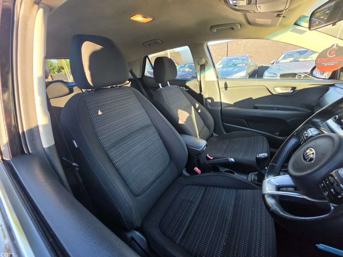 Kia Stonic Estate/Jeep, Diesel, 2018, Brown