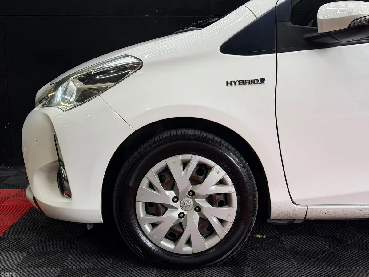 Toyota Vitz Hatchback, Petrol Hybrid, 2017, White