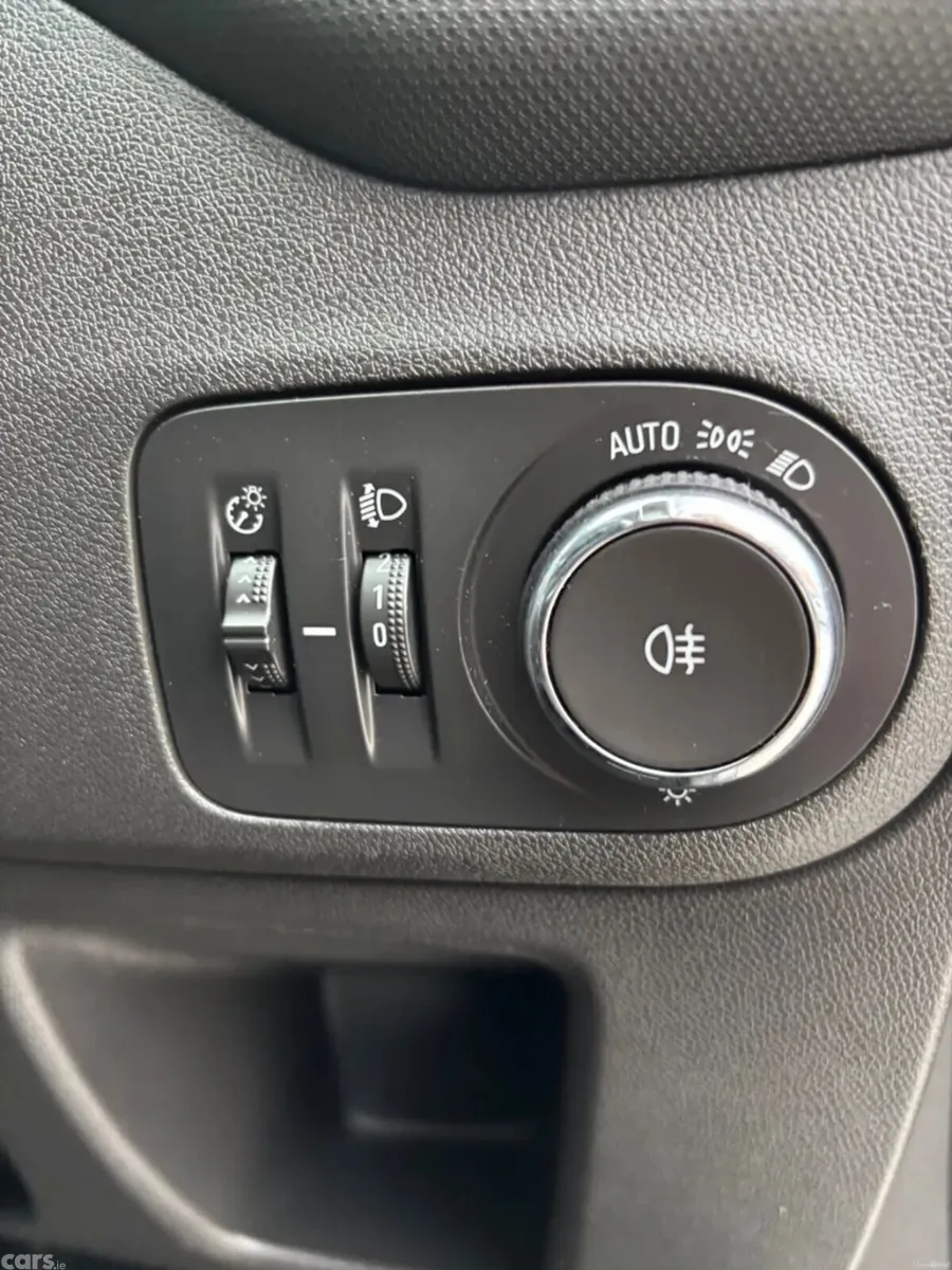 Opel Crossland SUV, Diesel, 2023, Grey