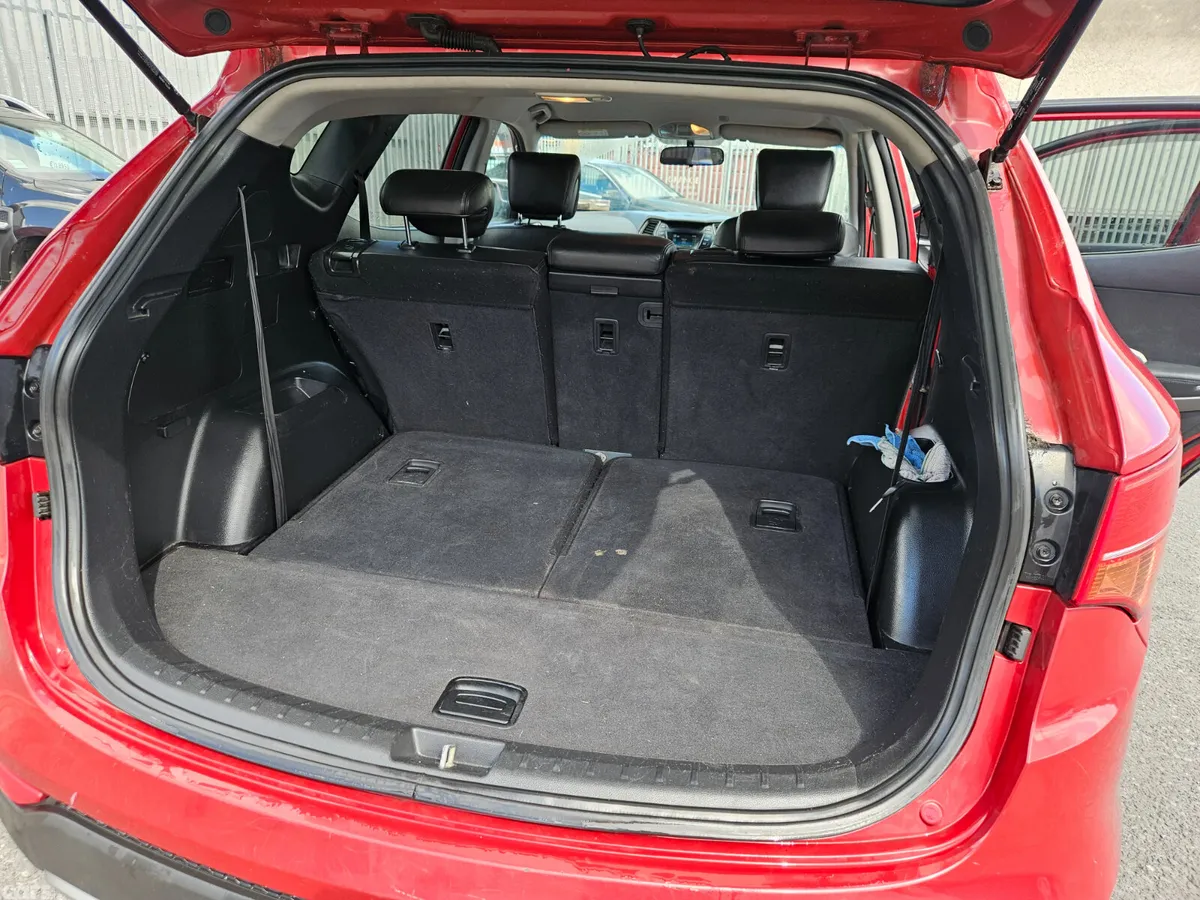 Hyundai Santa Fe SUV, Diesel, 2014, Red
