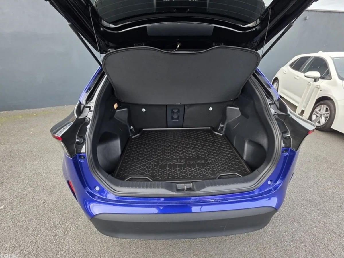 Toyota Yaris Cross Hatchback, Petrol Hybrid, 2025, Blue