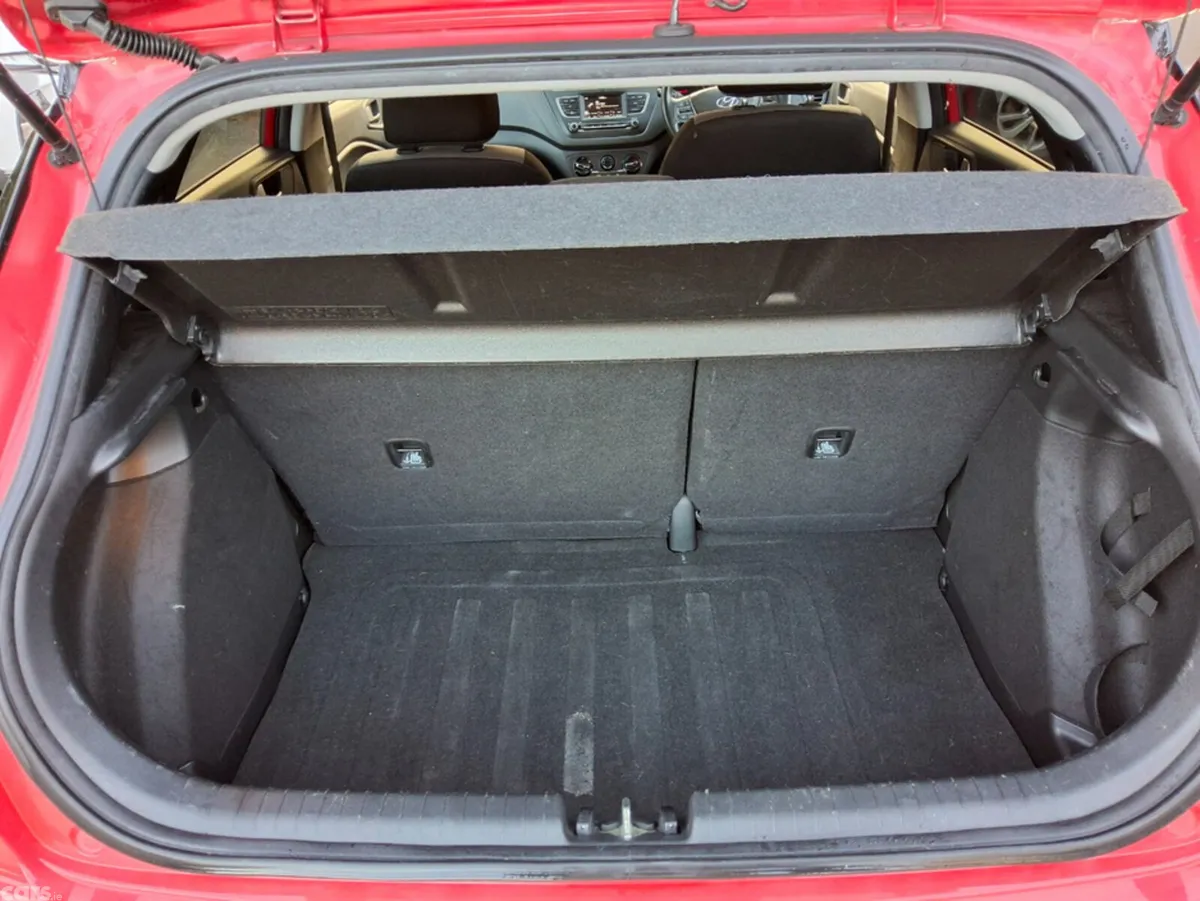 Hyundai i20 Hatchback, Petrol, 2019, Red