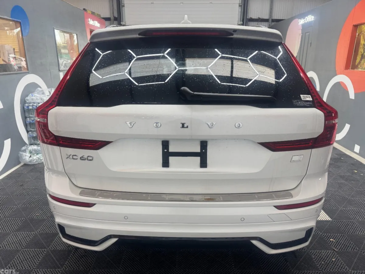 Volvo XC60 SUV, Petrol Plug-in Hybrid, 2024, White