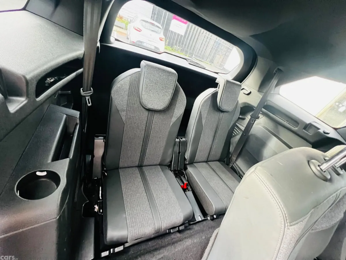 Peugeot 5008 MPV, Diesel, 2019, Black