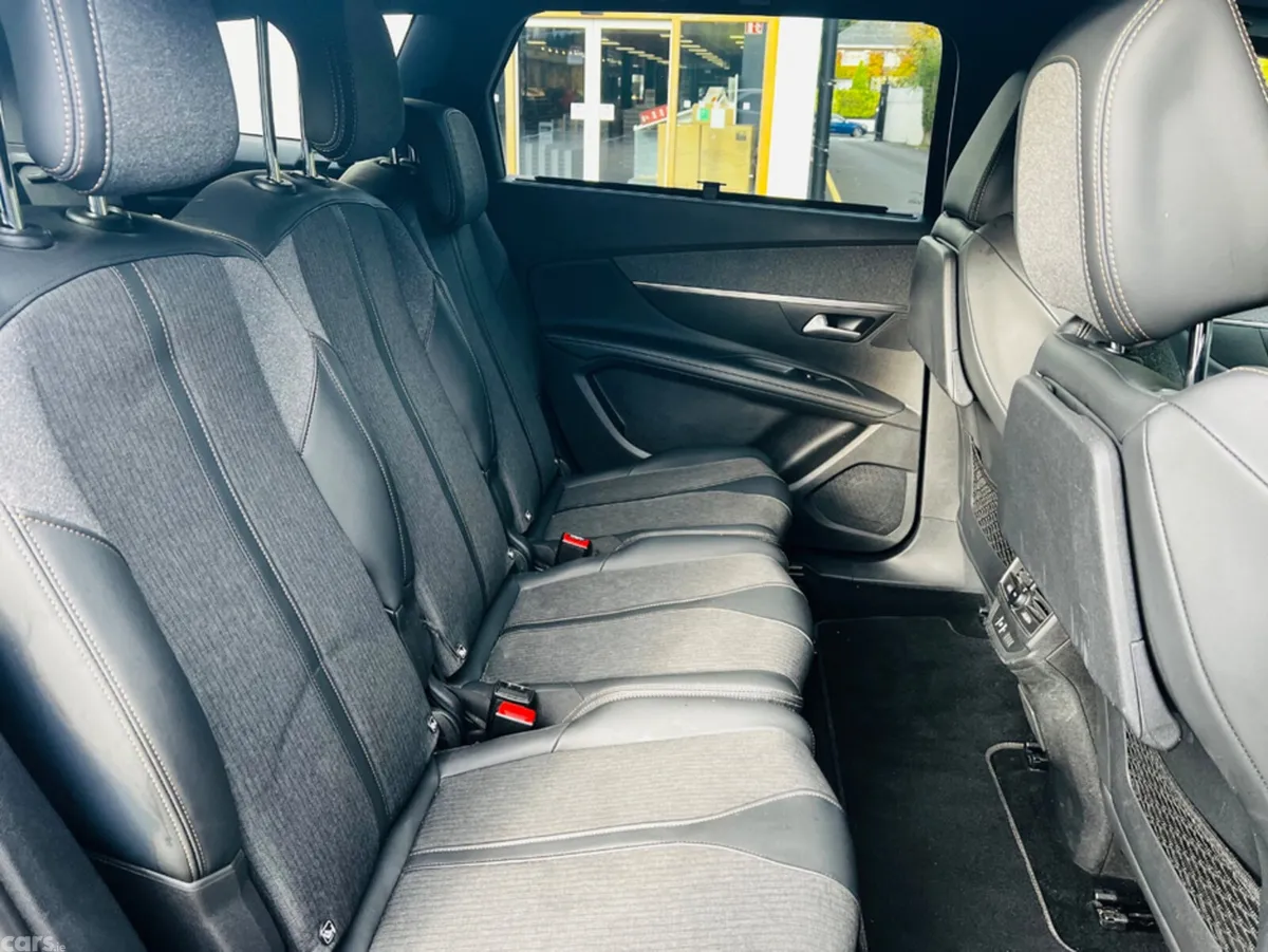 Peugeot 5008 MPV, Diesel, 2019, Black