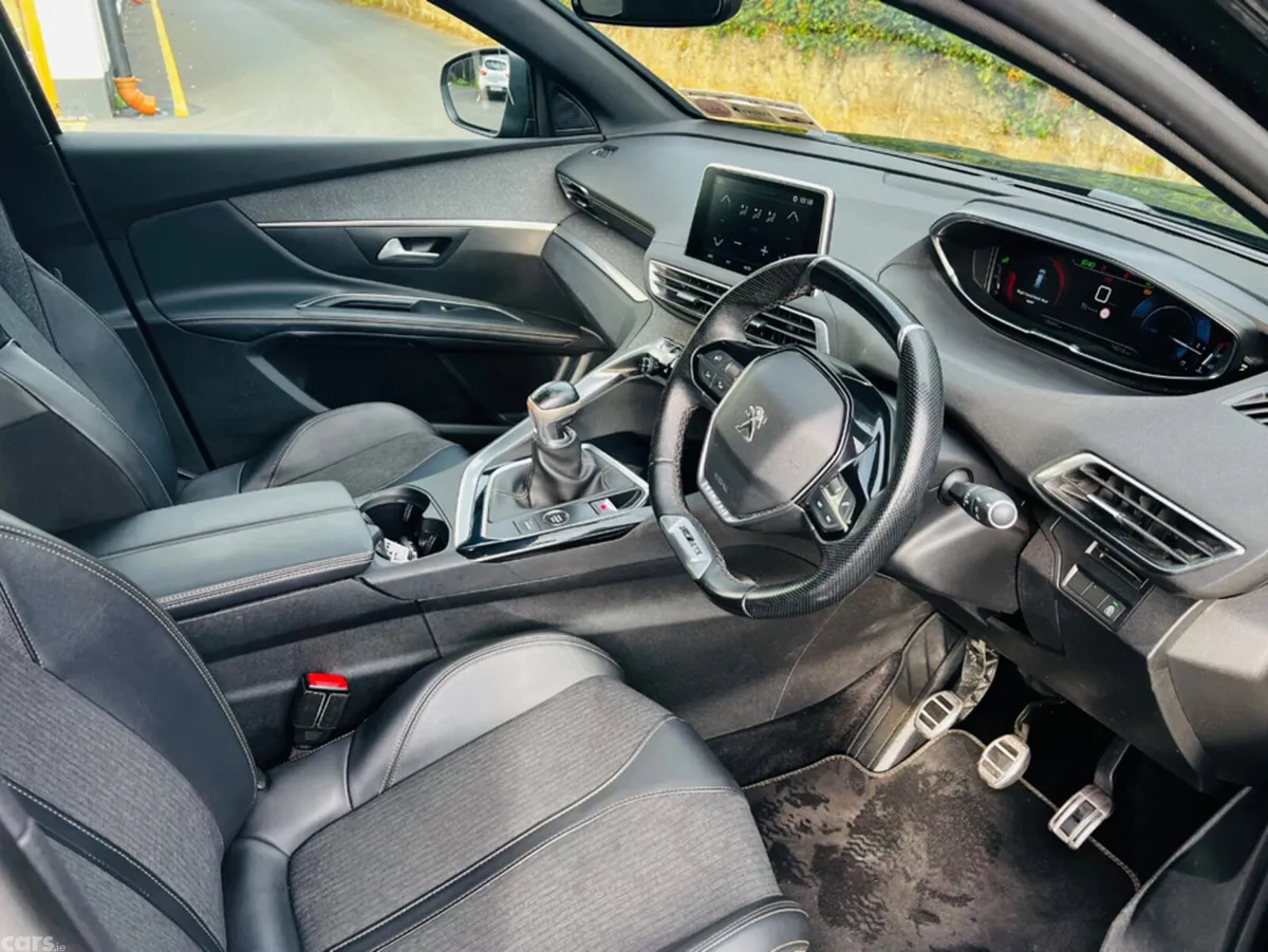 Peugeot 5008 MPV, Diesel, 2019, Black