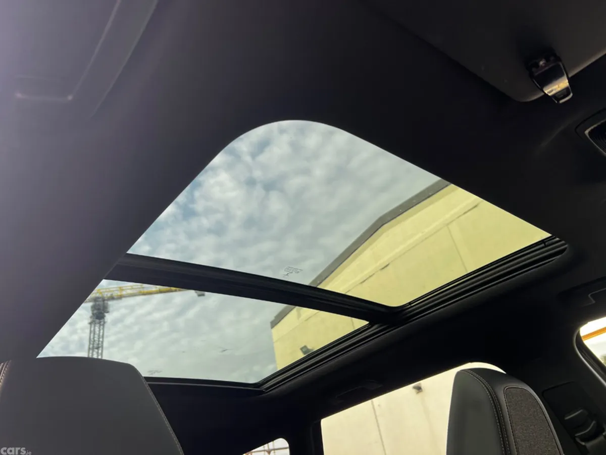 Peugeot 5008 MPV, Diesel, 2019, Black