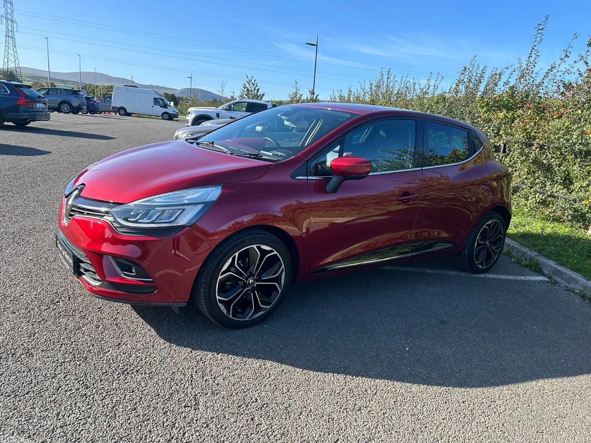 Renault Clio Hatchback, Petrol, 2017, Red