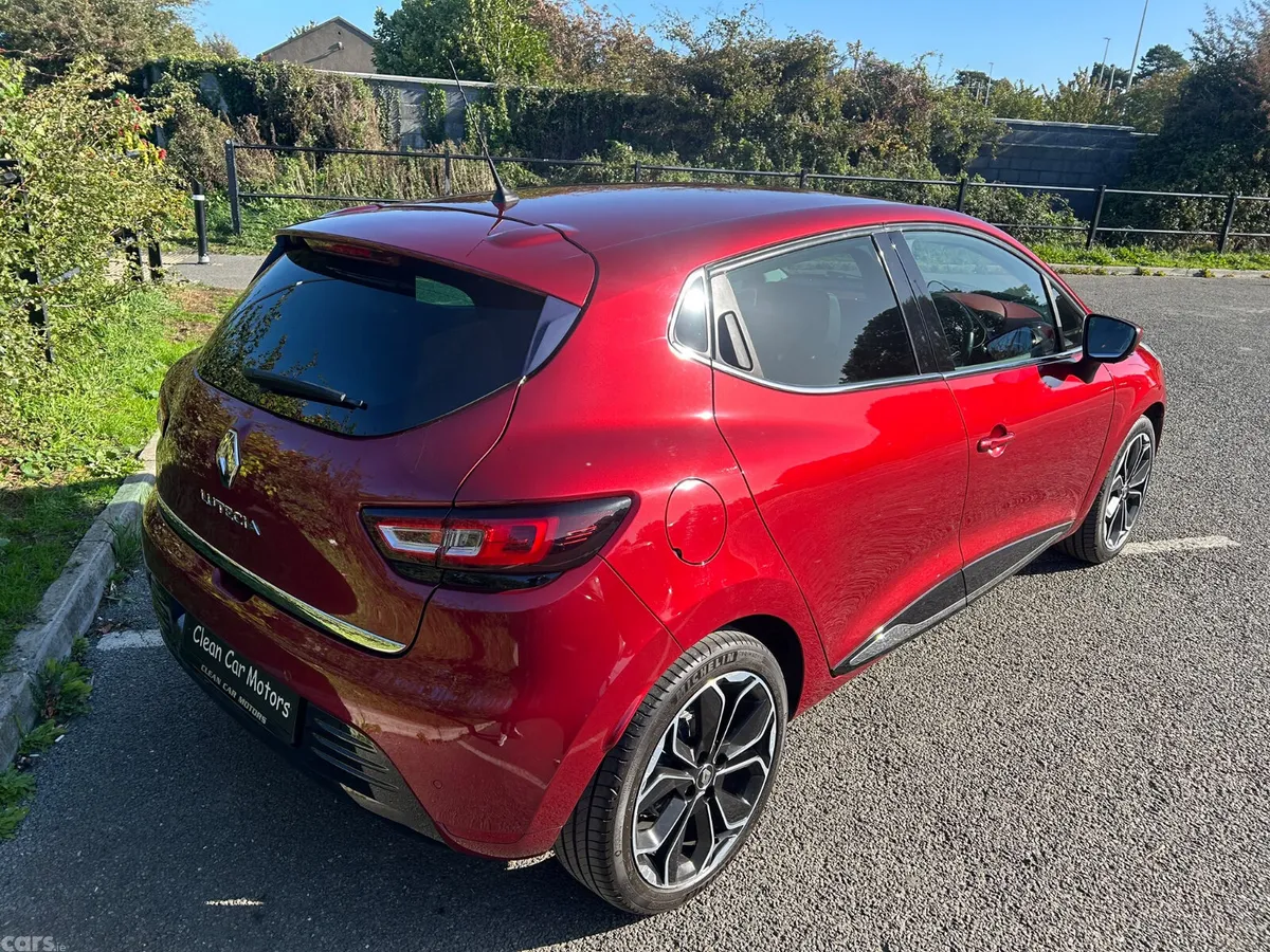 Renault Clio Hatchback, Petrol, 2017, Red