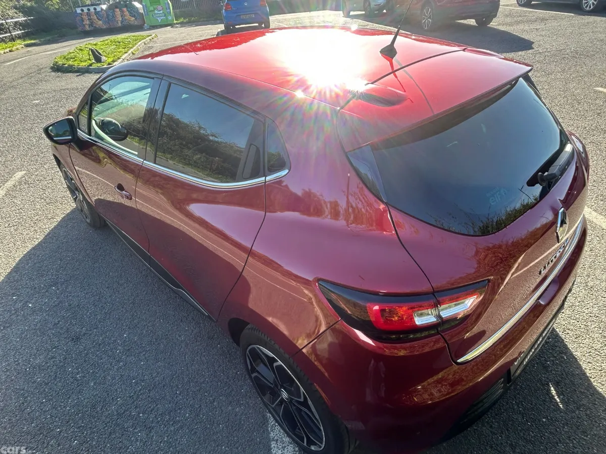Renault Clio Hatchback, Petrol, 2017, Red