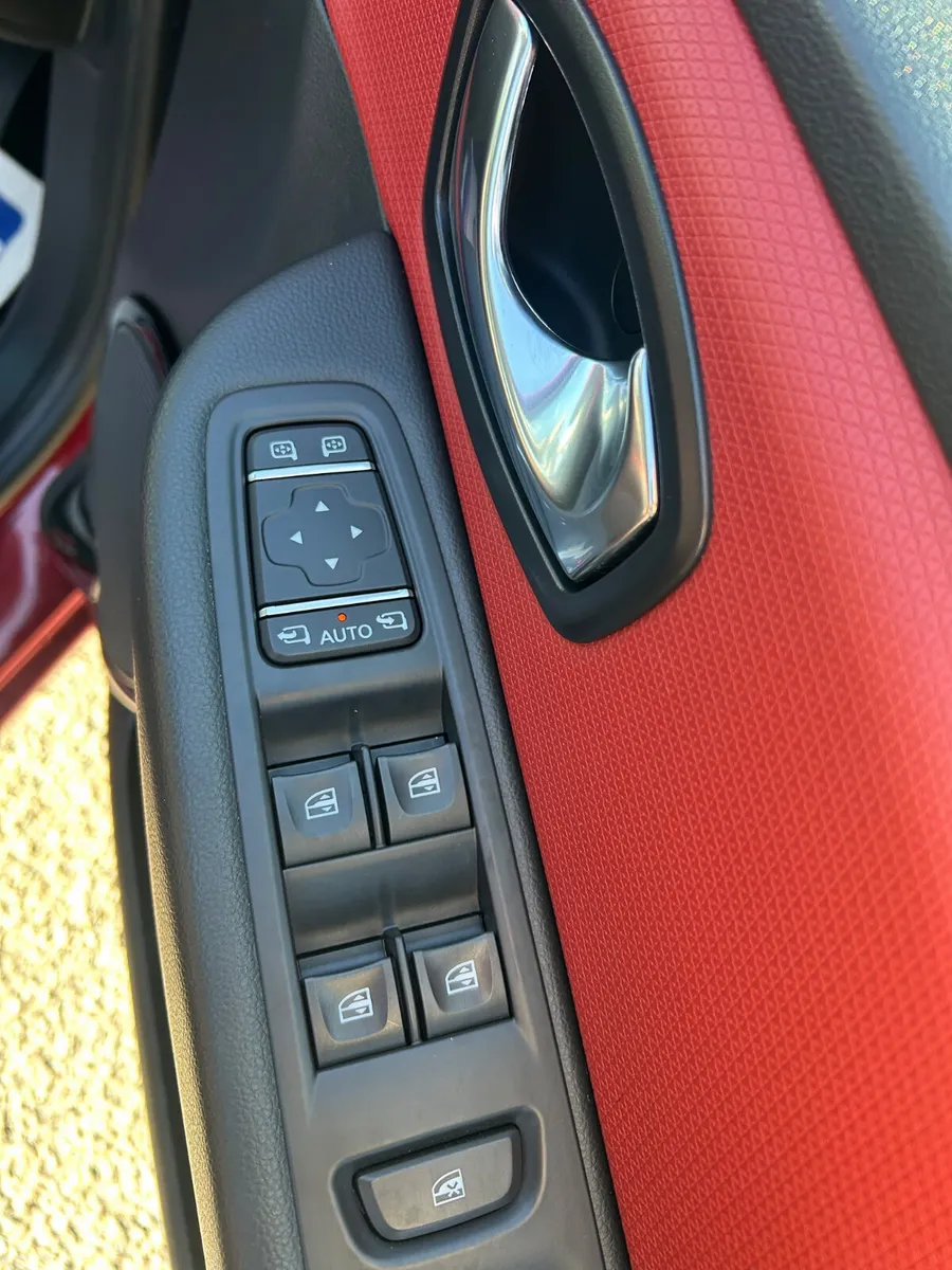 Renault Clio Hatchback, Petrol, 2017, Red