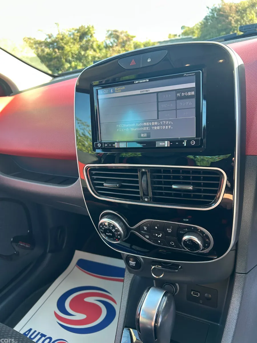 Renault Clio Hatchback, Petrol, 2017, Red
