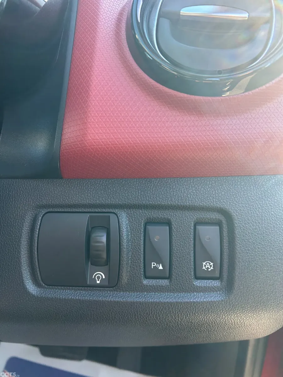Renault Clio Hatchback, Petrol, 2017, Red