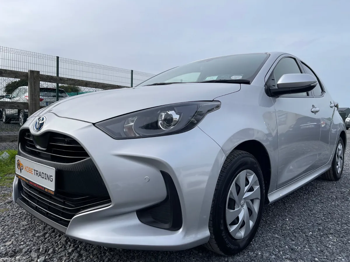 Toyota Yaris Hatchback, Petrol Hybrid, 2021, Silver