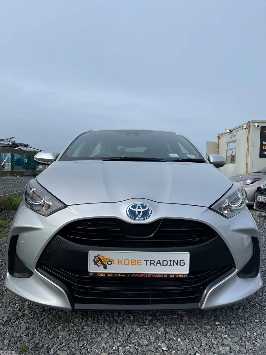 Toyota Yaris Hatchback, Petrol Hybrid, 2021, Silver