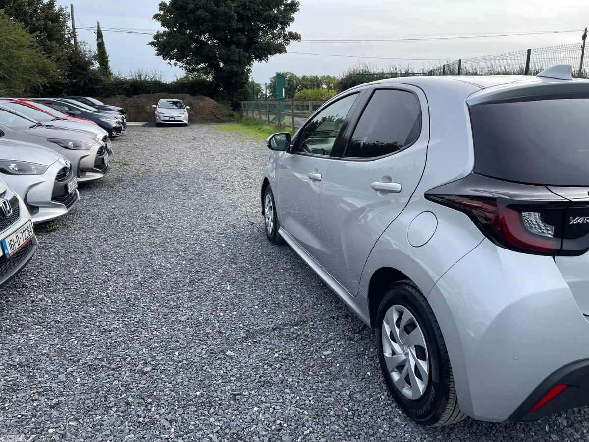 Toyota Yaris Hatchback, Petrol Hybrid, 2021, Silver