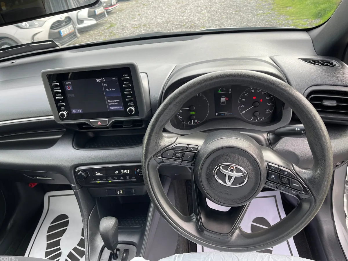 Toyota Yaris Hatchback, Petrol Hybrid, 2021, Silver