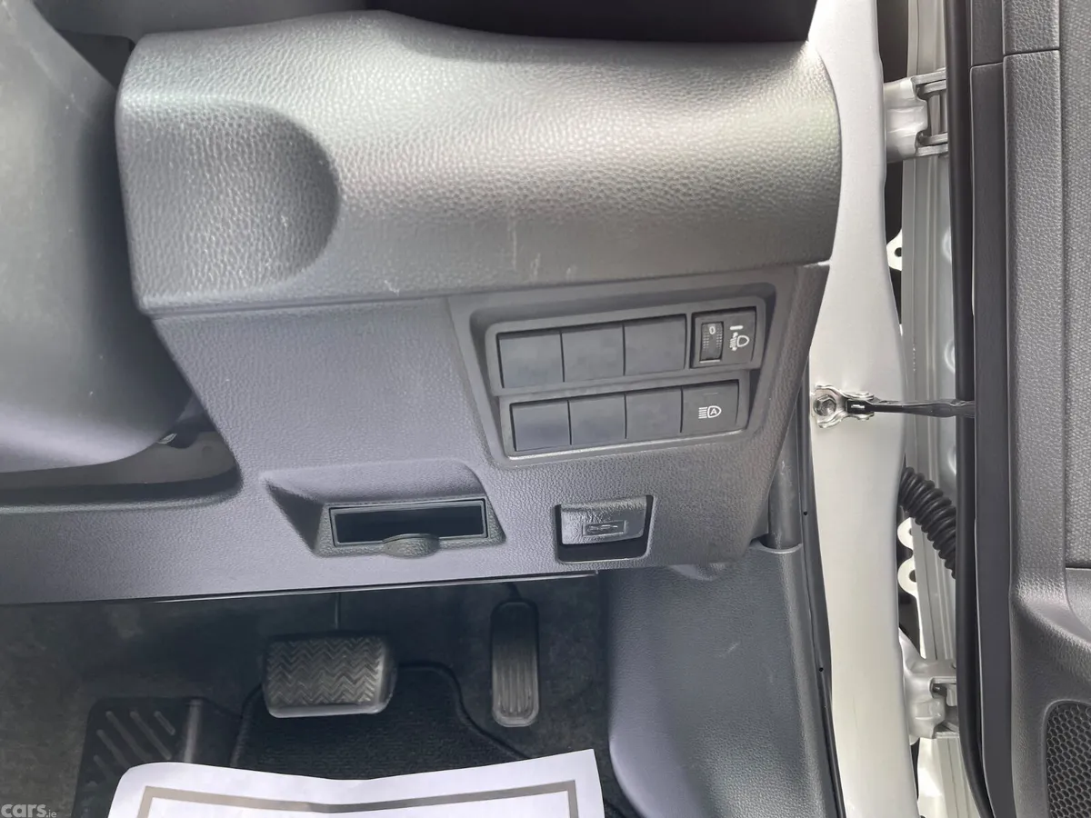 Toyota Yaris Hatchback, Petrol Hybrid, 2021, Silver
