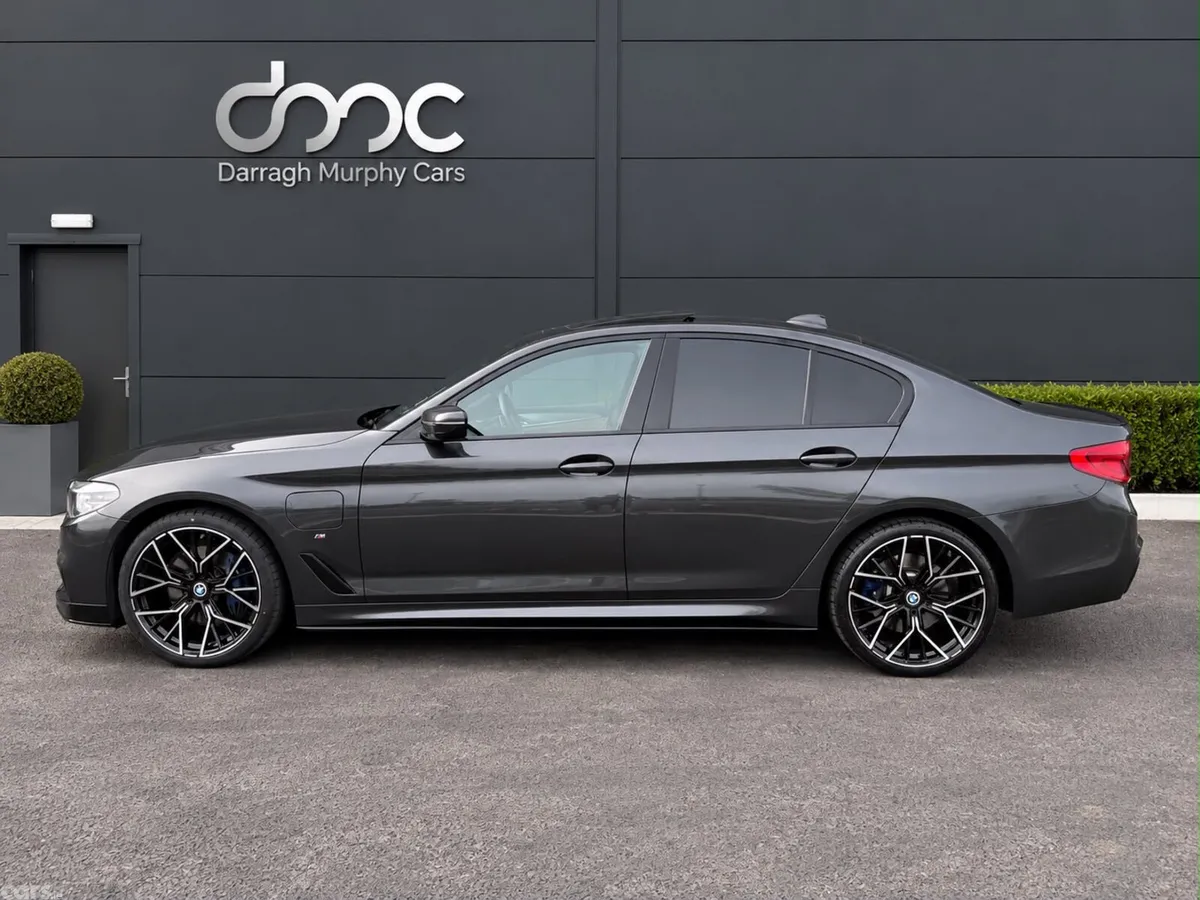 BMW 5-Series Saloon, Petrol Hybrid, 2019, Grey