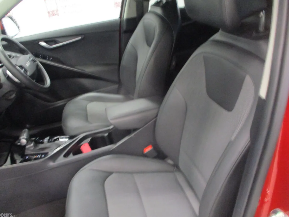Kia Niro SUV, Petrol Plug-in Hybrid, 2023, Red