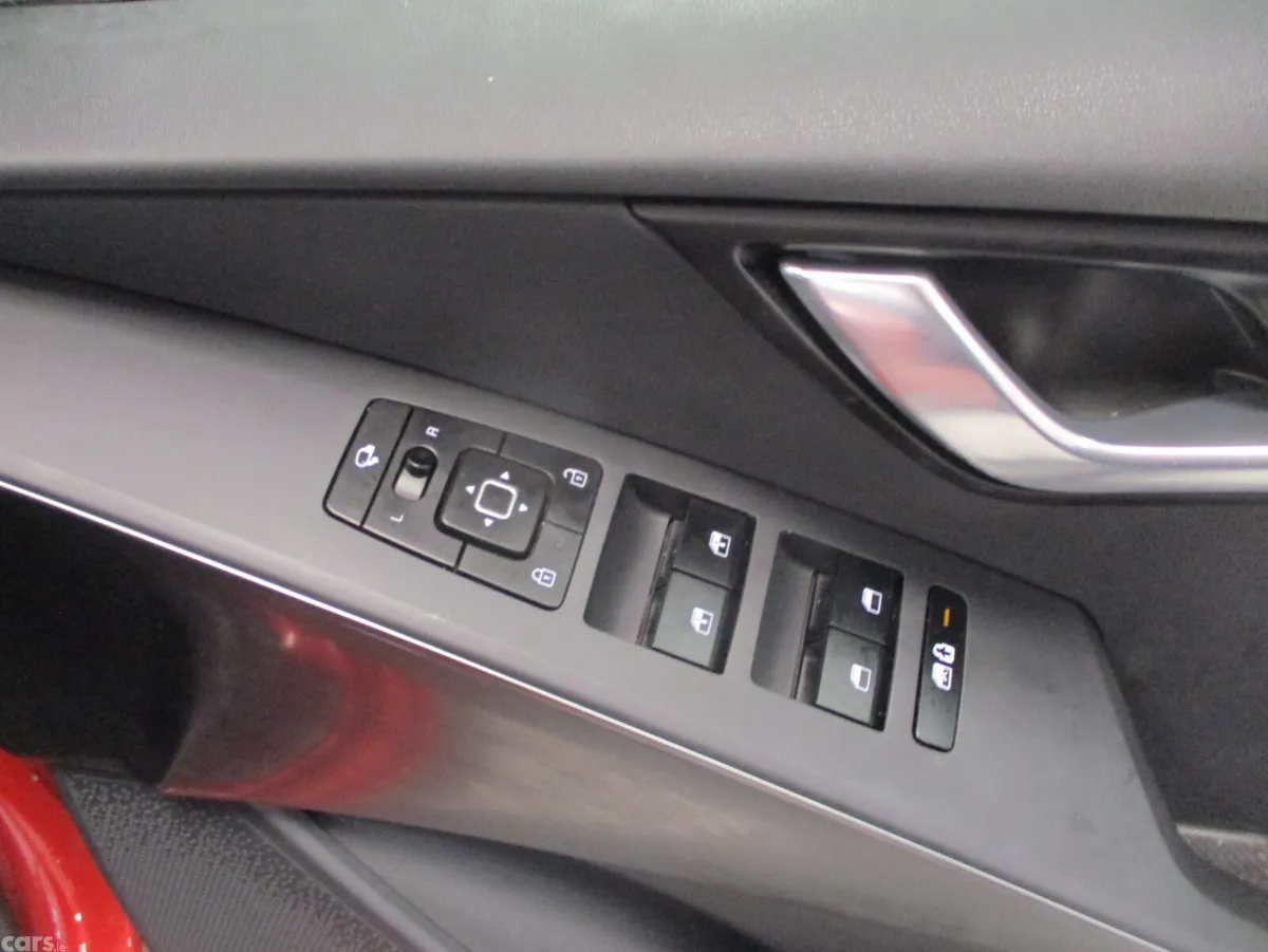 Kia Niro SUV, Petrol Plug-in Hybrid, 2023, Red